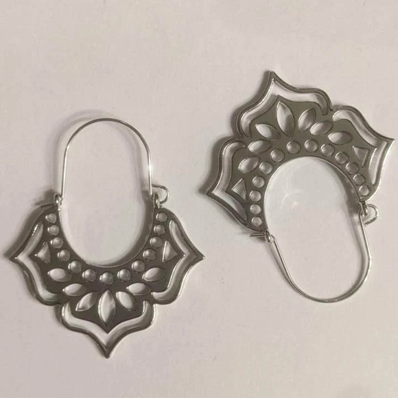 “Perforated Lotus” Lacey Punctured Ethnic Bollywood Floral Flower Petal Hoops - Picture 15 of 16